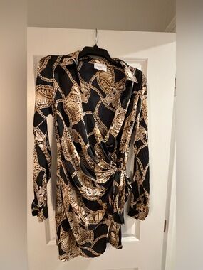 Women’s Dee Dee gold chain link print dress size M. EUC